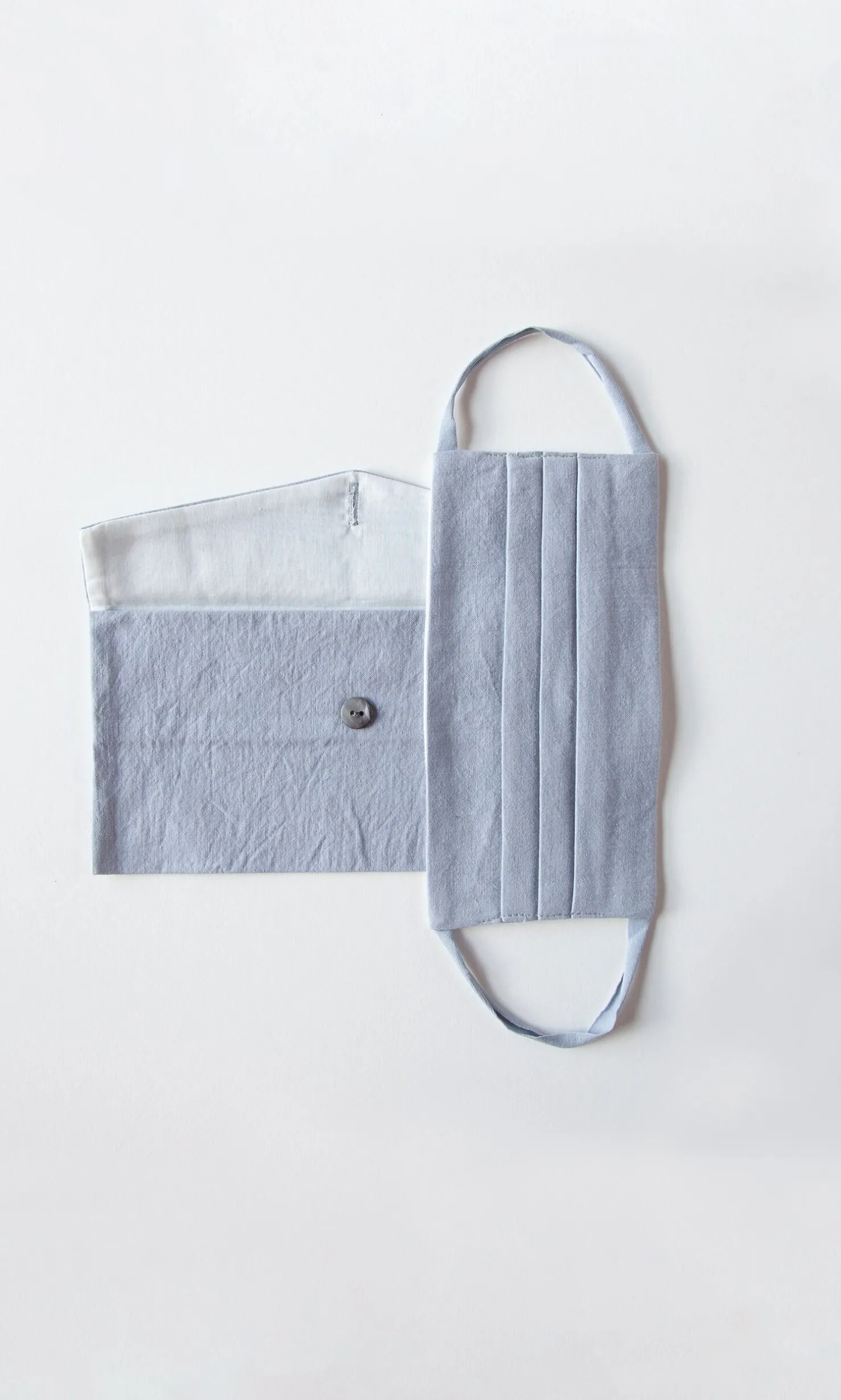 Pleated Face Mask & Pouch - Grey